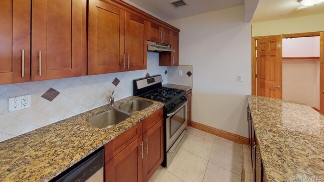 Foto del edificio - 135-23 82nd Ave