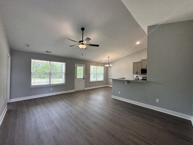 Foto del edificio - Springfield One Level with Bonus Room Above Garage