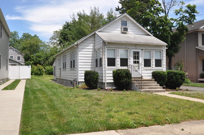 Building Photo - 608 Mercer Ave