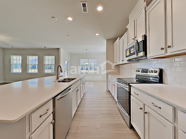 Building Photo - 14314 Hugh Dixon Way