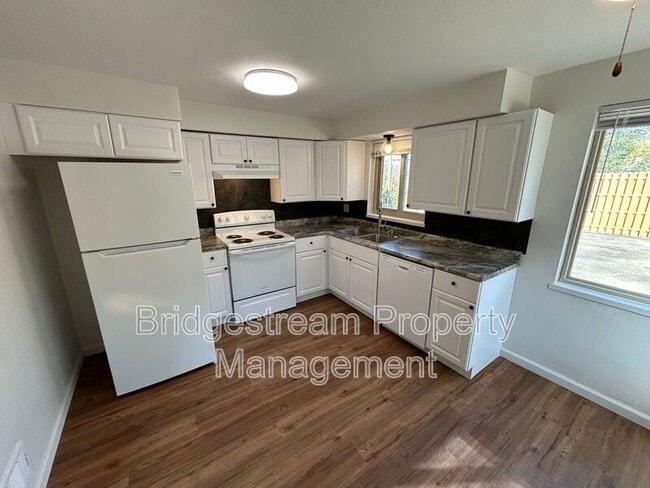 Building Photo - 1233 Lytle Ln