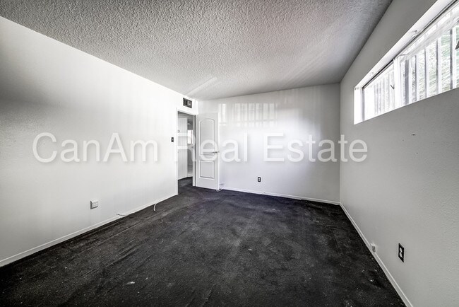 Building Photo - 2556 Van Patten St