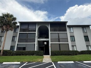 Building Photo - 927 S Pine Ridge Cir