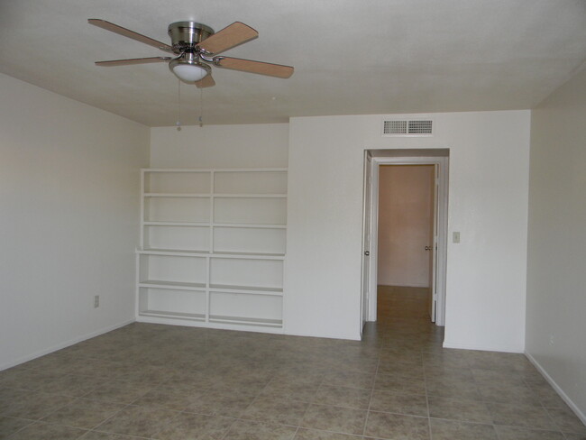 Building Photo - 13230 N 21st Pl
