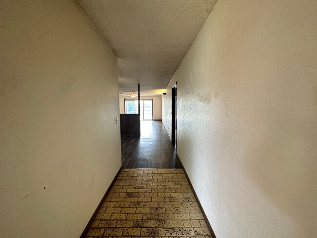Foto del edificio - Large Duplex Rockwell & Northwest Expressway!
