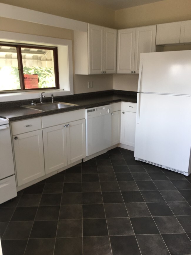 Foto del edificio - 524 McLane Ave