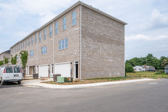 Building Photo - 47 Prestige Dr