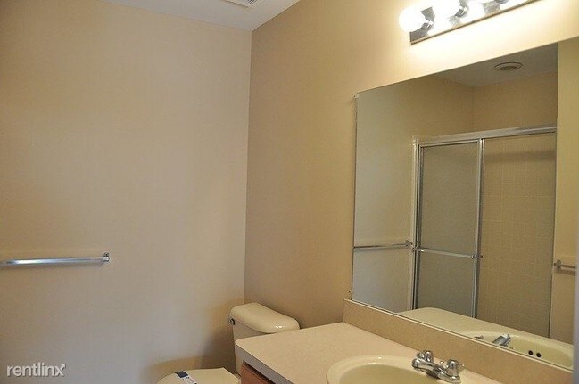 Building Photo - 2 br, 2 bath Condo - 16509 Glenpointe Drive