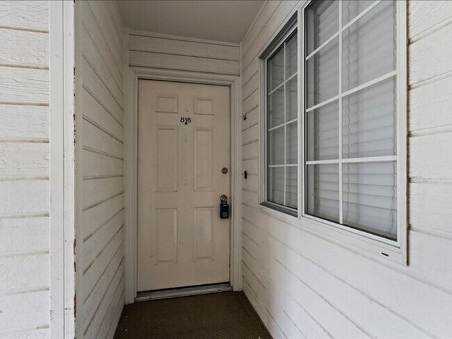 Foto del edificio - SANDY  2 BED 2 BATH CONDO, small pet OK