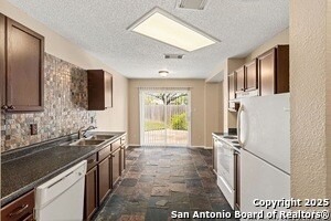 Foto del edificio - 7807 Clipper Pass