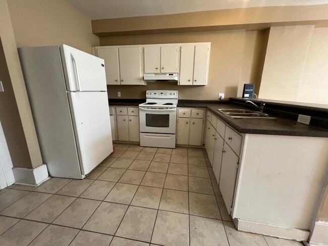 Building Photo - 73 St Paul St