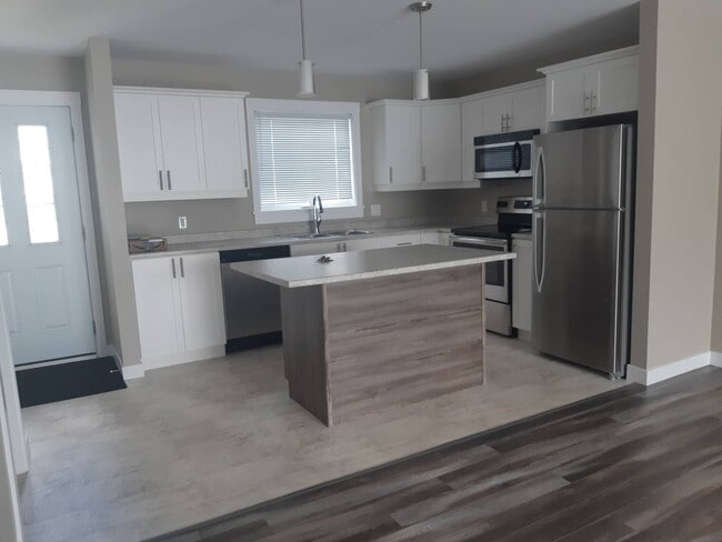 Building Photo - 96 Fieldstone Ct