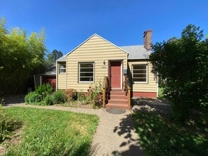 Building Photo - 3727 NE 61st Ave