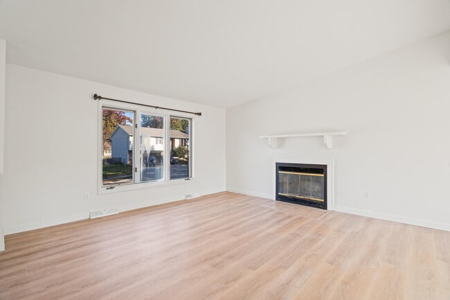 Building Photo - 3608 Teakwood Dr