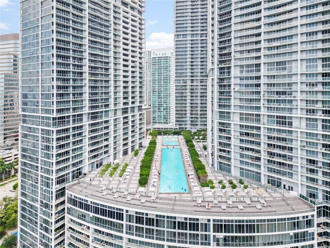 Foto del edificio - 475 Brickell Ave
