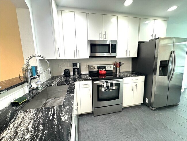 Foto del edificio - 7790 Woodbrook Cir