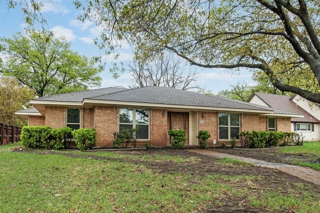 **Modern Elegance Meets Prime Location in Farmers Branch** - **Modern Elegance Meets Prime Location in Farmers Branch** House
