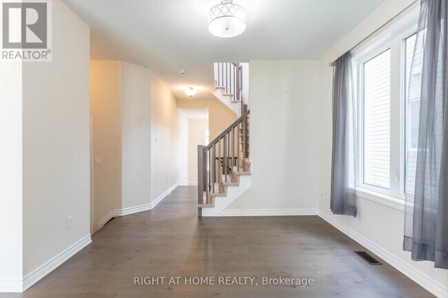 Building Photo - 305 Everglade Way