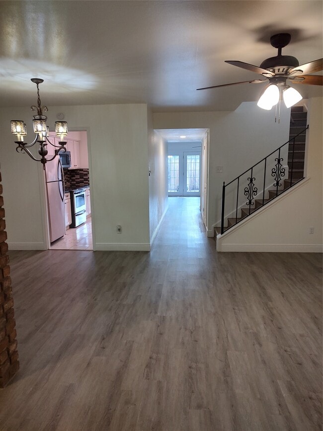 Foto del edificio - 13150 Trail Hollow Dr