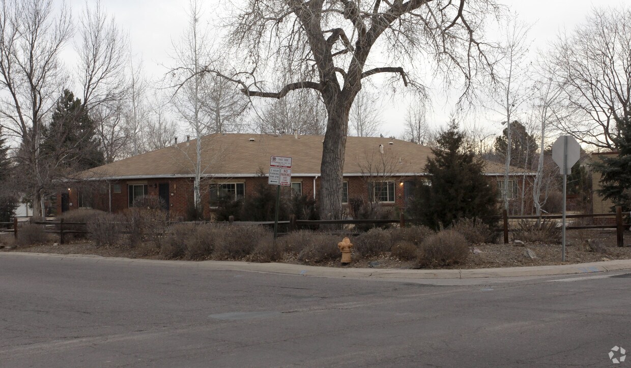 Primary Photo - 900 Elm St