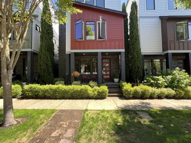 Building Photo - Spacious 2,511 Sq Ft Wilsonville Townhome with Vaulted Loft, Modern Kitchen & Attached Two-Car Ga...