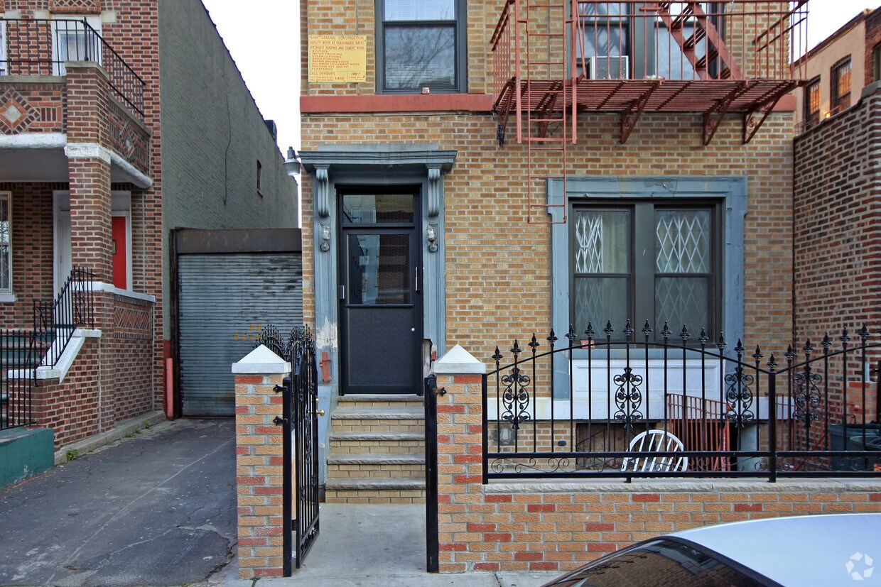 Building Photo - 321 Montgomery St