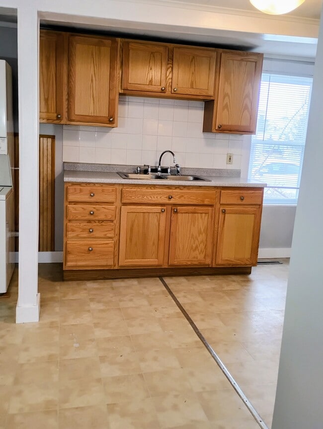 Ventana orientada al sur, ¡luminosa y soleada! - 44 Coolidge St