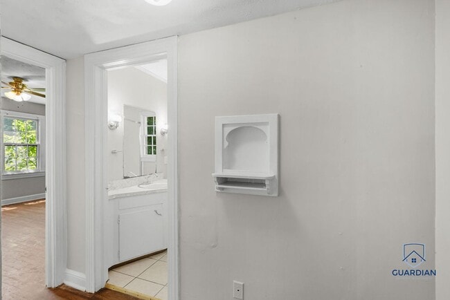 Foto del edificio - 2 bedroom 1 bath home located near Gadsden...