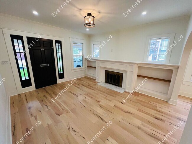 Building Photo - 3007 W San Carlos St