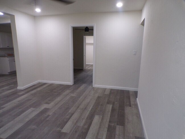 Foto del edificio - Great redo across the street form Pat Henry Elementary School