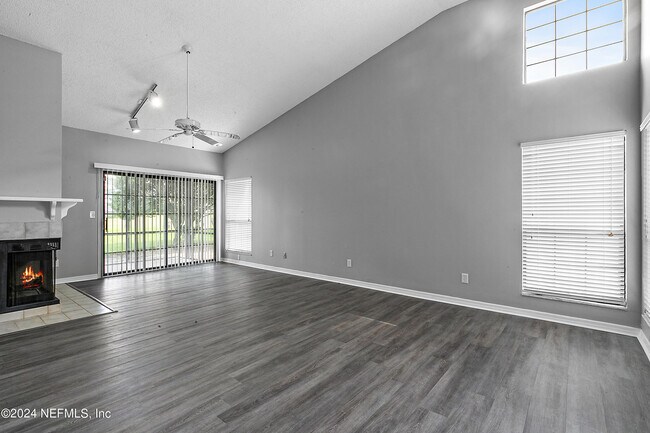Foto del edificio - 117 Willow Pond Ln