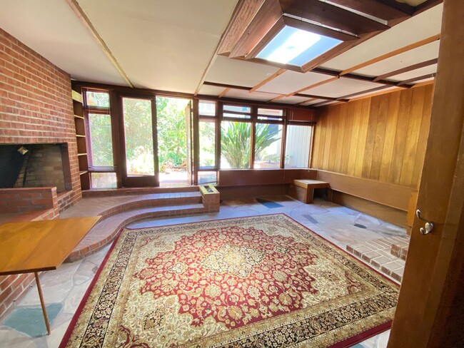 Building Photo - MOVE IN READY! Charming Studio in Mission ...