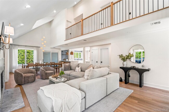 Building Photo - 4 Carriage Ln