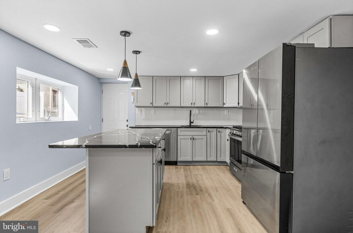 Primary Photo - 2 N Newton Pl