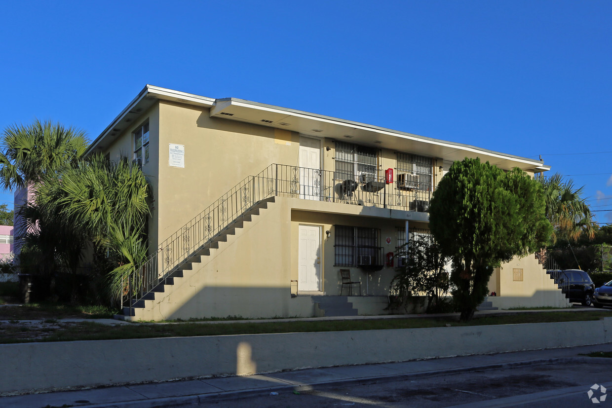 Foto principal - 801 N Sapodilla Ave