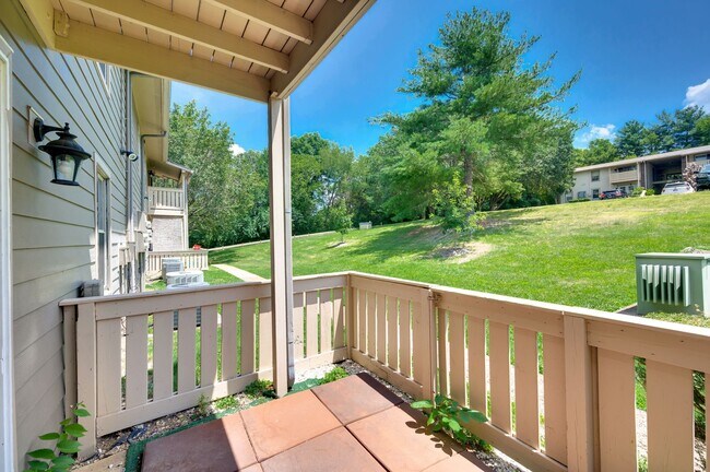 Foto del edificio - 709 Ashlawn Pl