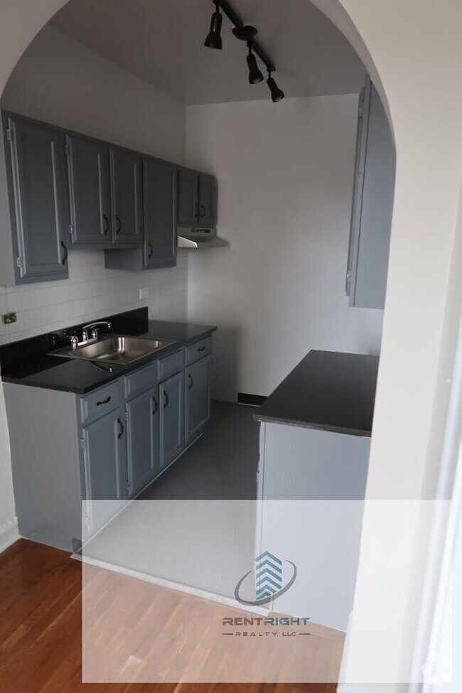 Building Photo - 426 W Briar Pl