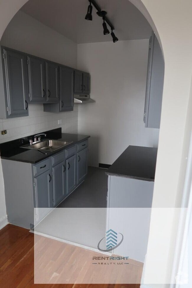 Building Photo - 426 W Briar Pl