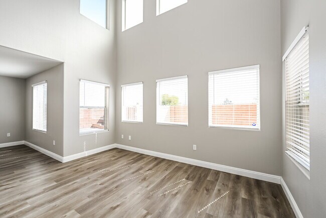 Foto del edificio - 4928 Tioga Pass Ave
