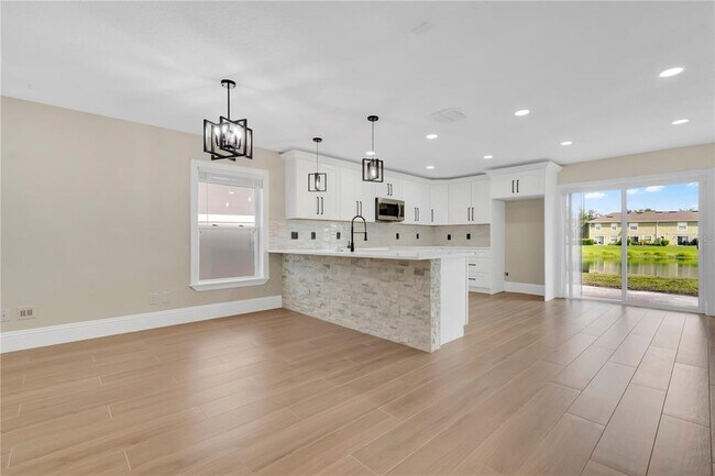 Foto del edificio - 531 Flower Fields Ln