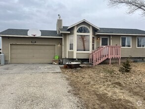 Building Photo - 660 Thistle Dr