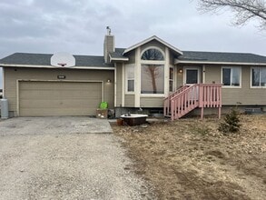 Building Photo - 660 Thistle Dr