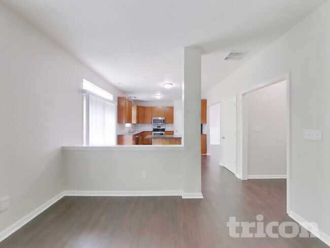 Foto del edificio - 1032 Central Park Blvd S