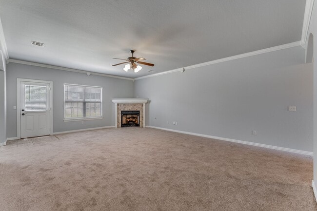 Building Photo - Bentonville Home!