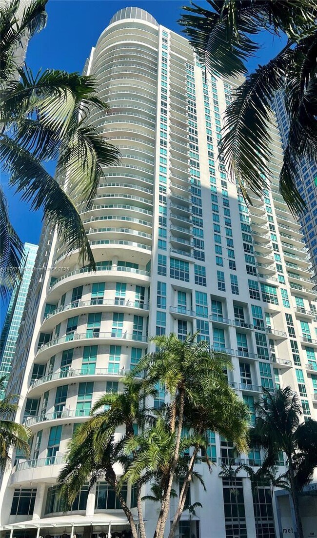 Foto del edificio - 300 S BISCAYNE Blvd