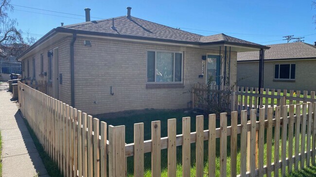Foto del edificio - **Fully Remodeled Townhome for rent! 2 bed...