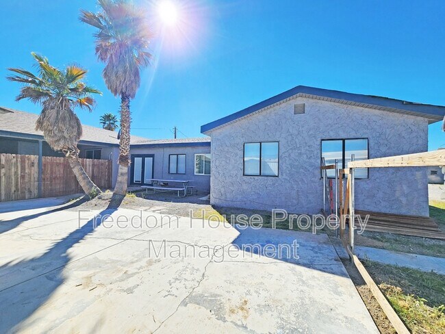 Foto del edificio - 2220 W Bell Vista Ave