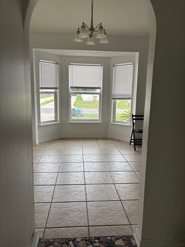Building Photo - 305 Cocoa Ct