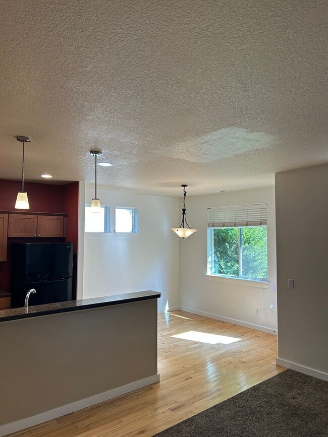 Building Photo - 2522 Mountain Terrace