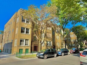 Building Photo - 1906 W Ainslie St